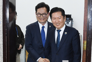 「M포토」 정청래-송영길, 면담 후 밝은 표정