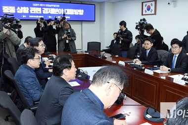 당정, ‘유가 폭리, 무관용’ ‘환율 안정 3법’ 경제 대응 총력