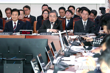 국회 외통위서 여야 "한 목소리로 신속한 대응 촉구"