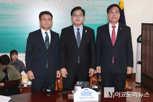 「M포토」 국회의장, 여야 원내대표 회동