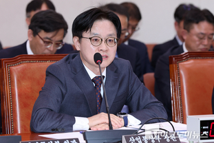 「M포토」 질의에 답하는 김정관 장관