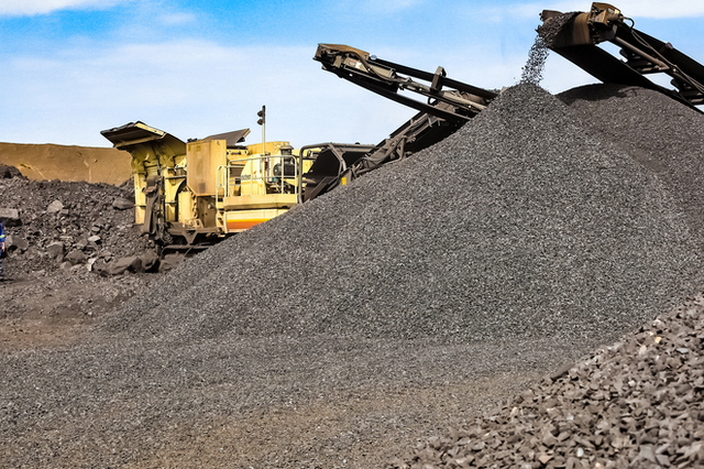 [이슈] 탄광 찾은 김정은...중동 전쟁 속 북한 ‘석탄 자립’ 강조