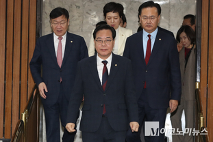 「M포토」 원내대책회의 참석하는 국민의힘 원내지도부