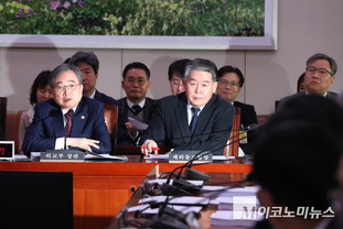 「M포토」 질의에 답하는 조현 외교부 장관