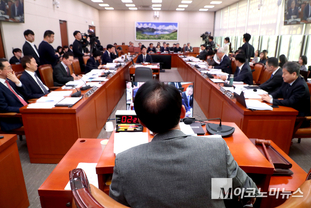 「M포토」 국회 외교통일위원회 전체회의