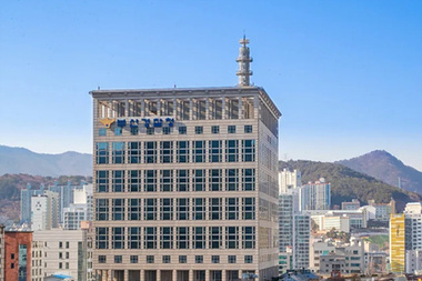 부산서 항공사 기장 피살 사건 발생...경찰, 용의자 추적