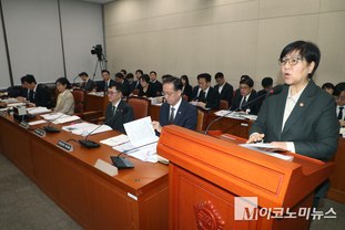 「M포토」 업무보고하는 정은경 보건복지부 장관