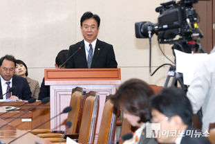 「M포토」 업무보고하는 김영훈 고용노동부 장관