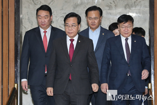「M포토」 원내대책회의 참석하는 국힘 원내지도부