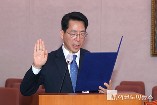 「M포토」 인사청문회서 선서하는 황종우 해양수산부 장관 후보자