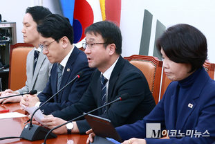 「M포토」 정책조정회의에서 발언하는 한병도