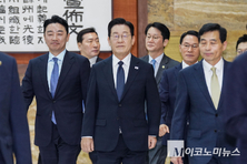 환율 폭풍 속에서도 ‘민생’은 통했다···李정부의 ‘무한 질주’