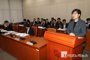 「M포토」 추경안 제안 설명하는 정은경 복지부 장관