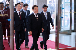 「M포토」 국회 찾은 이재명 대통령