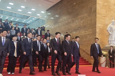 李대통령 시정연설 "26조 온기, 국민 삶에 닿게 해달라"