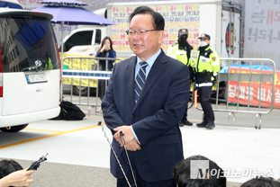 「M포토」 질의에 답하는 김부겸 대구시장 예비 후보