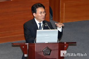 「M포토」 경제분야 대정부질문에서 답변하는 김민석 총리