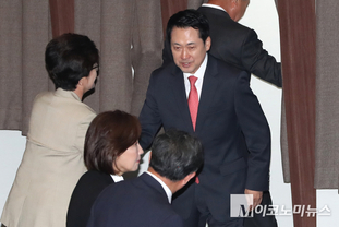 「M포토」 기후노동위원장 보궐선거 투표한 장동혁