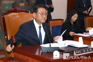 「M포토」 의사봉 두드리는 김교흥 위원장