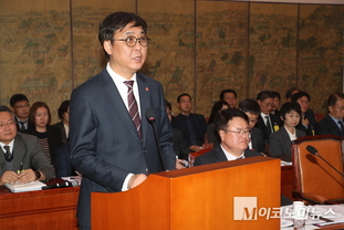 「M포토」 추경안 통과 인사말하는 최휘영 장관