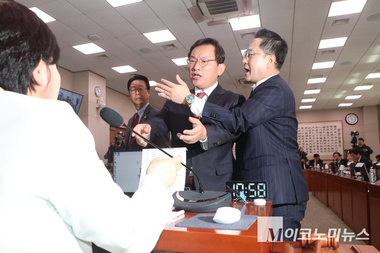 ‘참칭 청문회’ vs ‘진상규명’… 여야 대치 속 반쪽짜리 국조특위