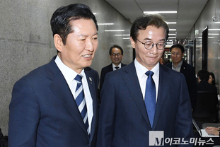 「M포토」 정청래, 전재수 부산시장 후보와 함께