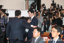 '대북송금 청문회' 박상용, 선서 거부로 또 퇴장