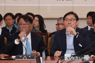 「M포토」 물 마시는 이화영-서민석