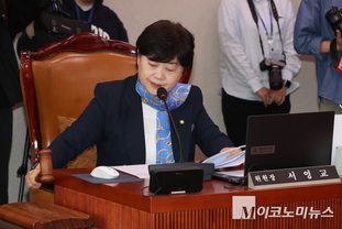 「M포토」 의사봉 두드리는 서영교 국조특위 위원장