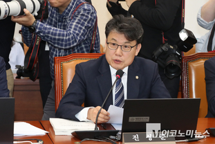 「M포토」 진성준, 신현송 한국은행 총재 후보자에 질의