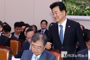 「M포토」 외통위 출석하는 정동영 통일부 장관