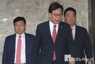 「M포토」 원내대책회의 참석하는 국민의힘 원내지도부