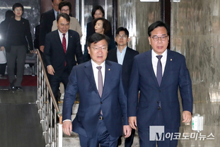 「M포토」 원내대책회의 참석하는 국민의힘 원내지도부