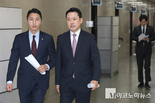 「M포토」 기자간담회 참석하는 장동혁 국민의힘 대표