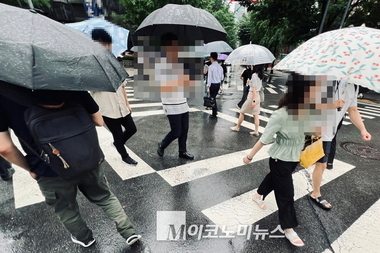 오늘도 예년 기온 웃돌아...중부 늦은 오후부터 점차 비