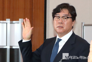 「M포토」 증인선서하는 김성태 전 쌍방울 회장