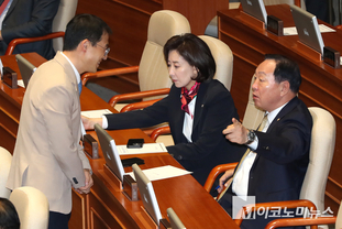 「M포토」 김상욱의 인사와 한기호의 호통