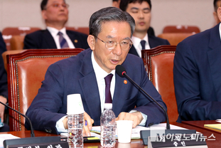 「M포토」 질의에 답하는 정성호 법무부 장관