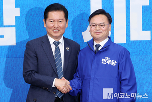 「M포토」 민주, 김성범 전 해양수산부 차관 인재영입